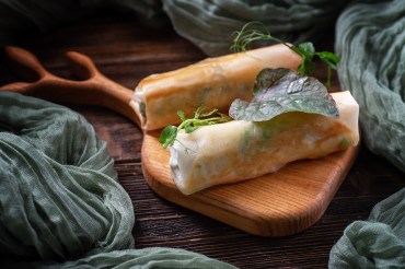 Спринг-ролл с копчен. курицей фото
